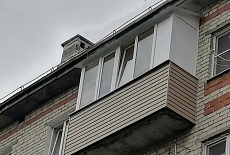 Отделка балкона виниловым сайдингом