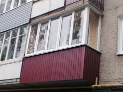 Отделка балкона профнастилом